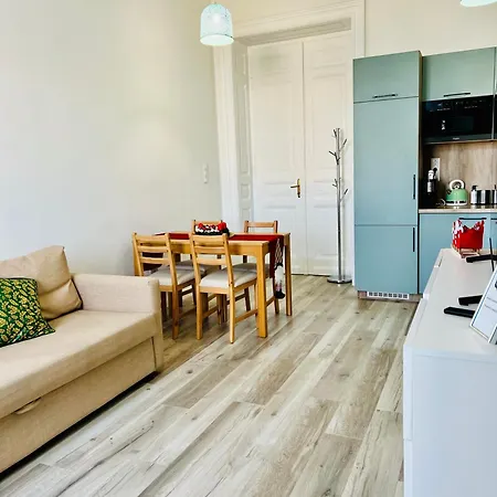 Danube Panorama Apartment *