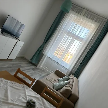 Over The Danube Apartment *