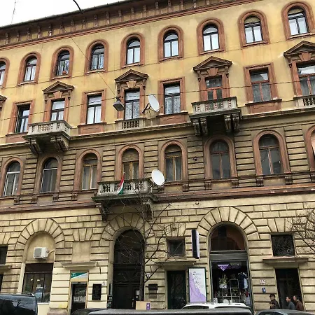 Over The Danube Apartment